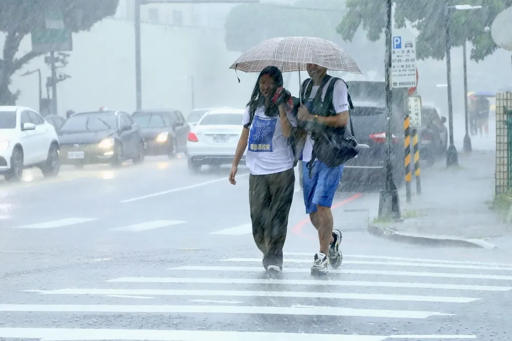 雙颱恐生成！低壓最快周二通過　全台雨彈狂炸到晚上