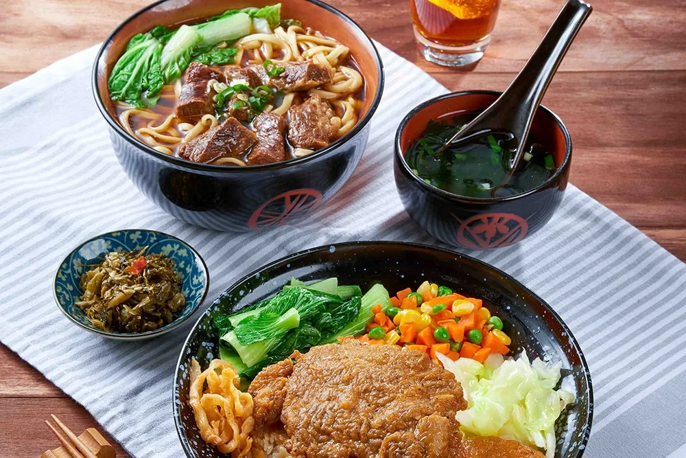 【三商巧福優惠】「原汁牛肉麵」、「紅燒排骨飯」限期特價 109 元！會員消費滿百再送「牛肉炸醬麵兌換券」