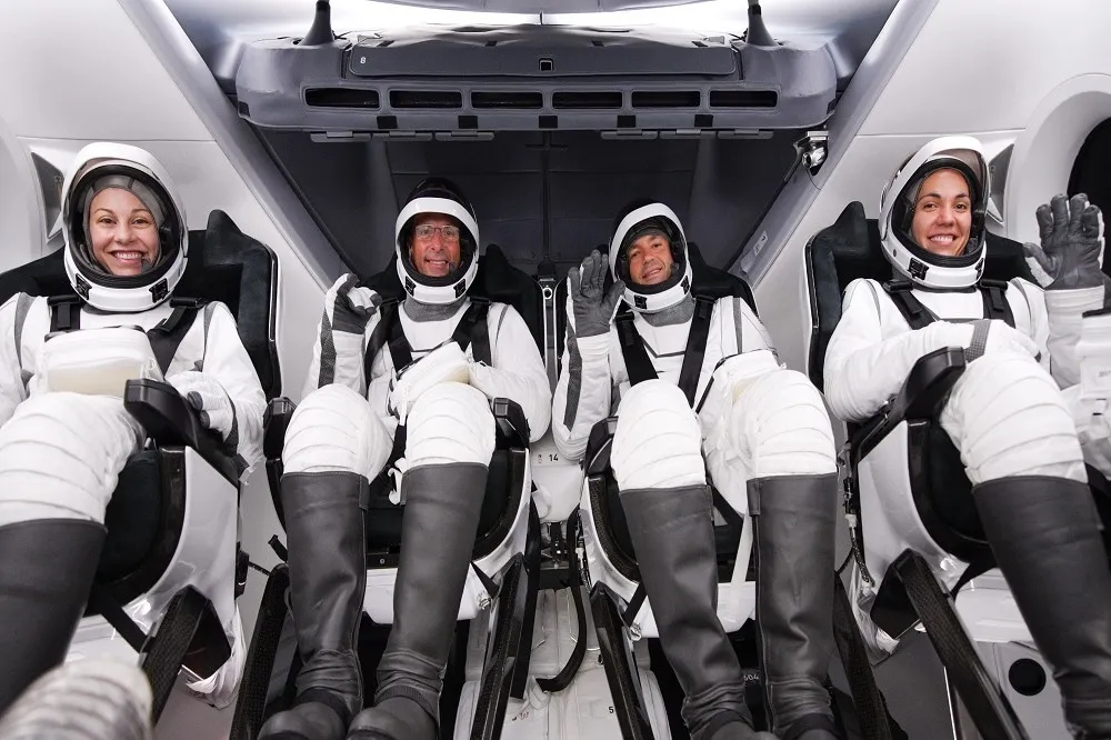【有片】 SpaceX首次商業載人太空飛行　「飛龍號」太空船順利升空