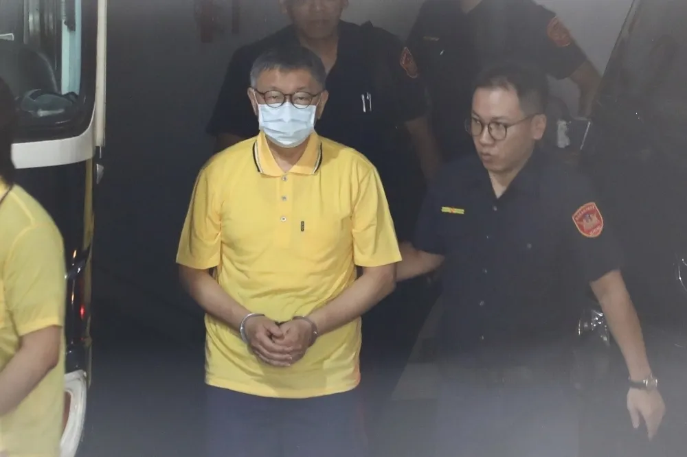 柯文哲不想為難法官　又何苦為難小草