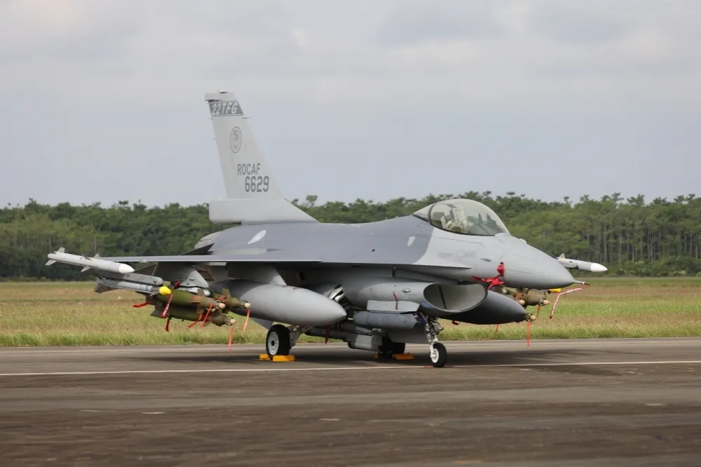 【鳳展案展翅】F-16V戰機外掛電戰莢艙　延宕10多年後重啟邀商報價