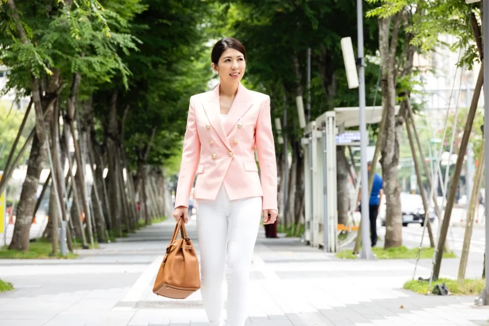 從「名媛版大Ｓ」黃廉盈婚變風波學到什麼？女人大律師李怡貞教妳「現代女性必學法律自救課」