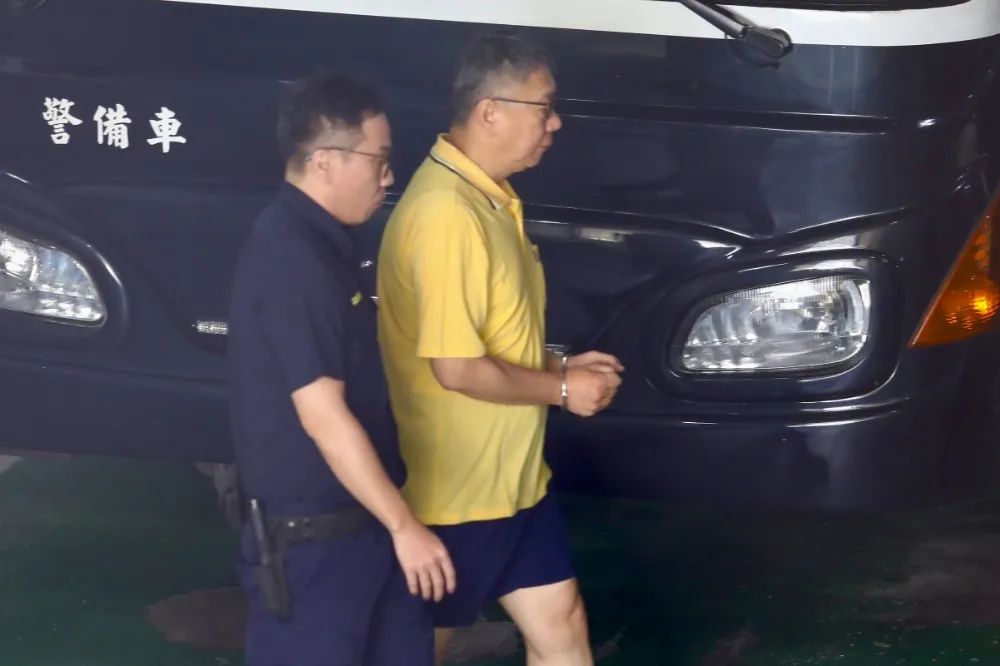 柯爸罹癌肺積水化療　柯文哲羈押前叮嚀妻：別擔心我！顧好爸爸