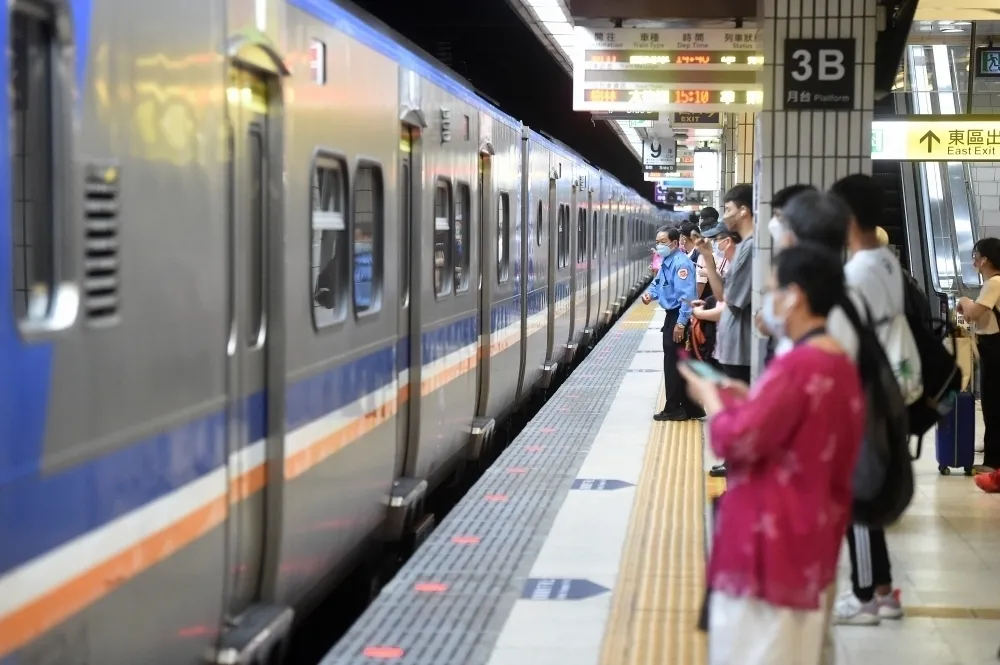 台鐵10月再提調漲案　高鐵凍17年也想喊漲