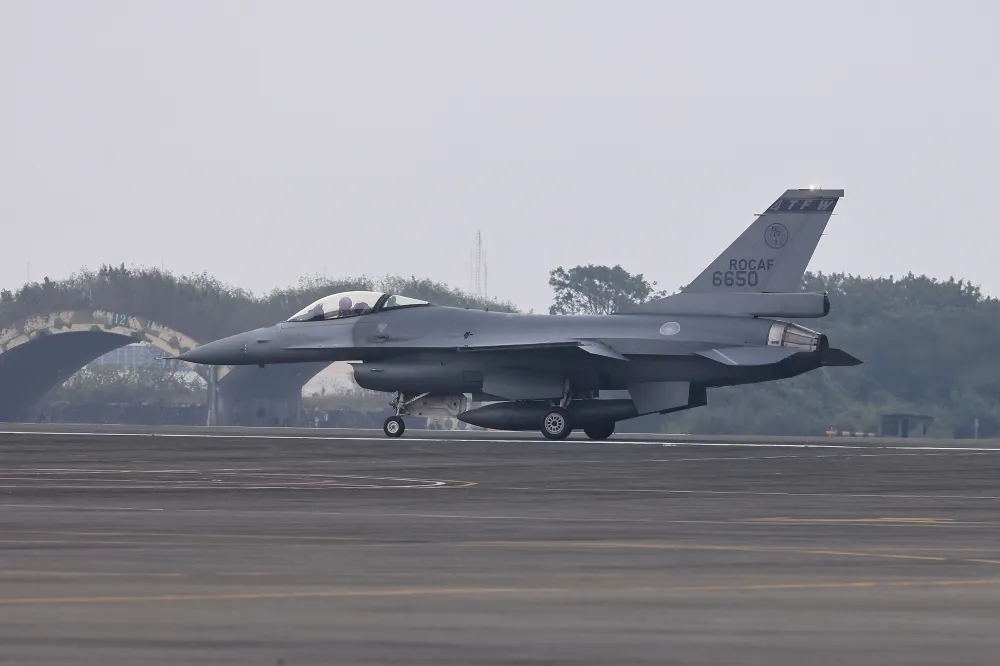 首架F-16V戰機9月底交機抵台？　空軍：出廠期程須局部調整