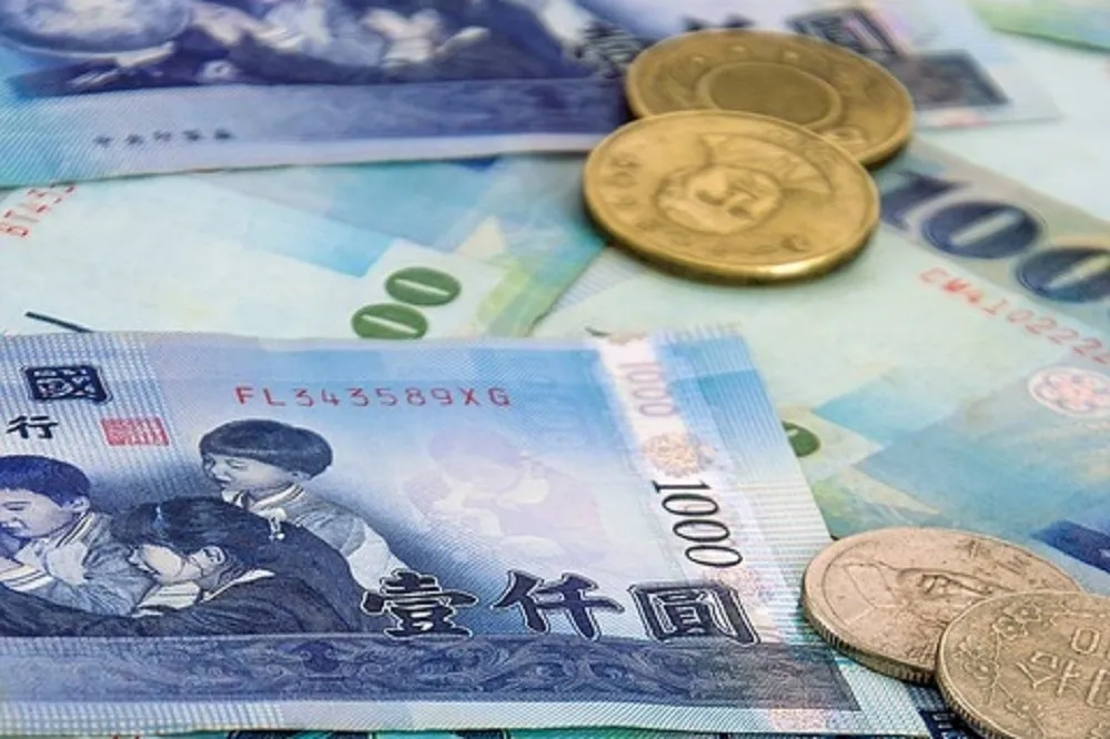 行政院拍板調漲最低工資　月薪2萬8590元、時薪190元 