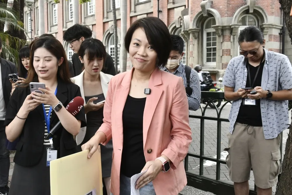 民眾黨製作懶人包替柯辯護　簡舒培批：漏洞百出、只講一半