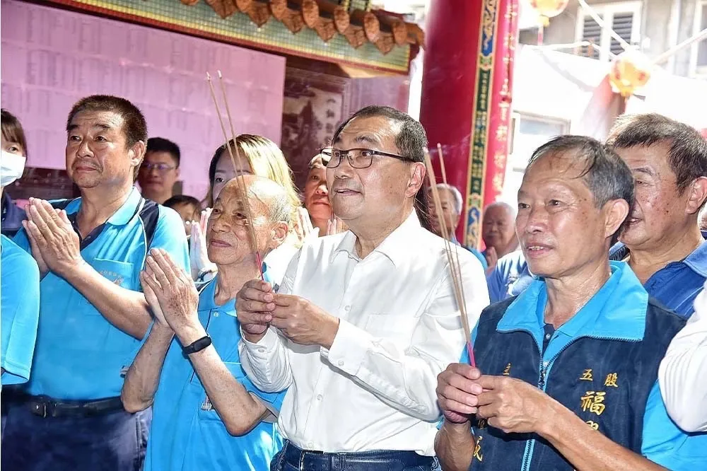 中秋土地公成道　侯友宜勤跑林口、五股參香祈福