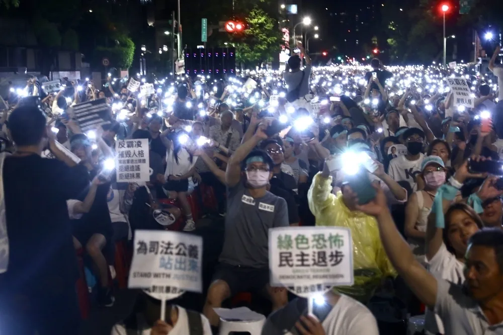 柯文哲京華城案網路聲量下滑　小草集氣「開高走低」難翻盤