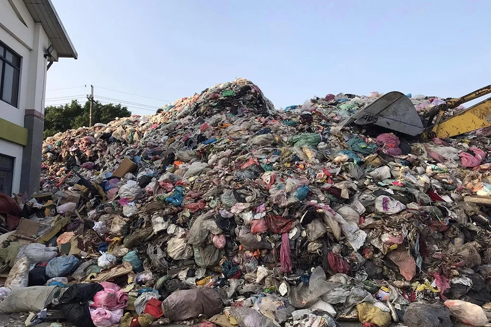 垃圾危機有救了！南投縣府將借鏡國內外經驗、興建再生能源中心　環境部承諾 2 年內解決南投垃圾山