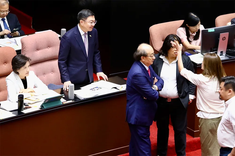 立院表決大戰　藍白聯手將中央總預算退回重審　