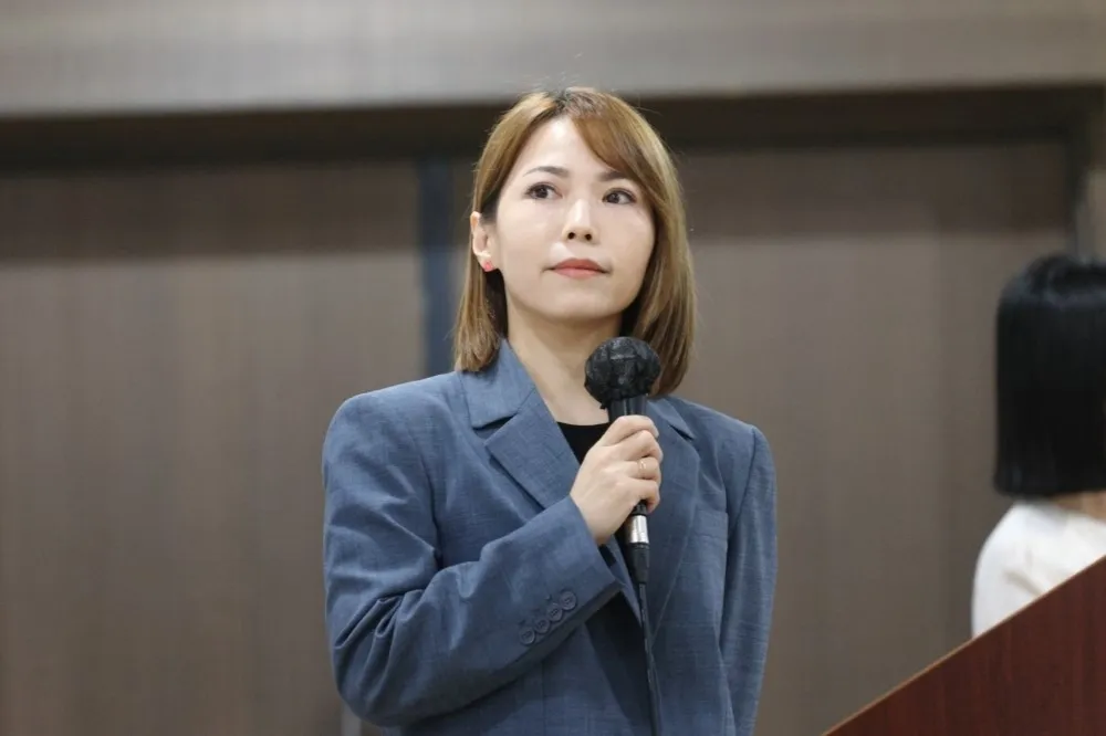 陳智菡誤將捷運紅線當整條路塞車　吳思瑤酸沒常識社會能信任？