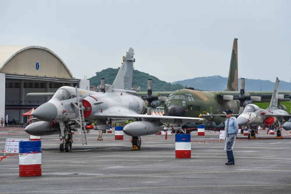 佳山基地10官兵疑食物中毒送醫　空軍司令部： 1人留院其餘返部休養
