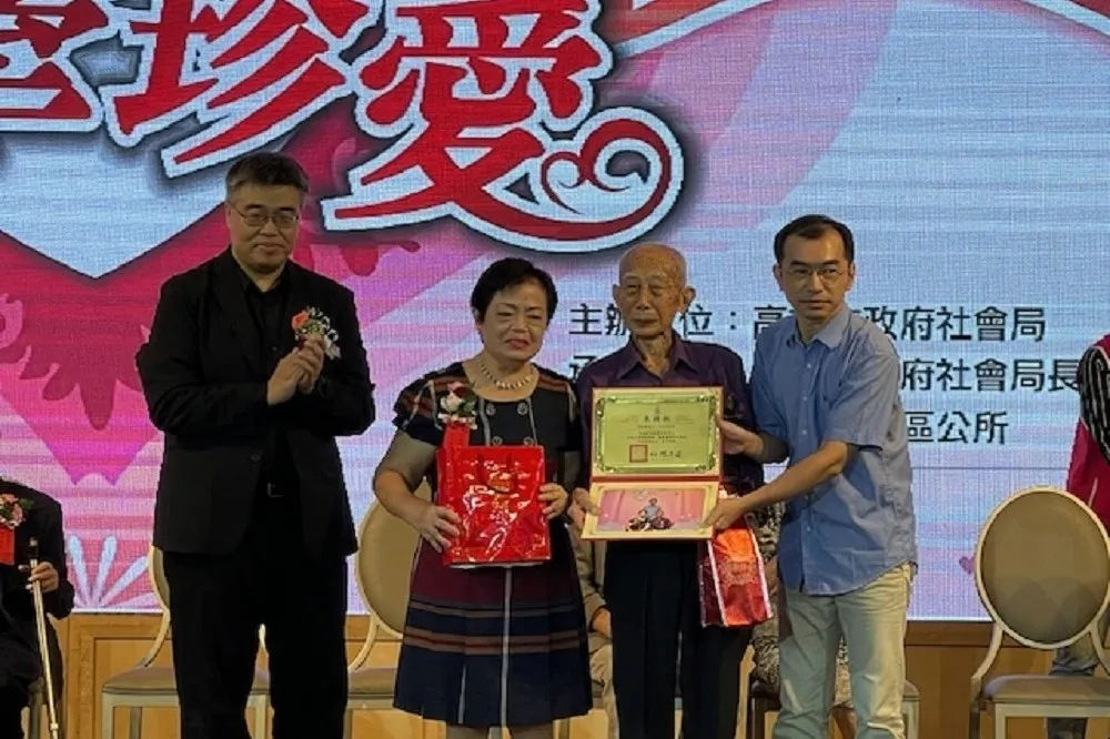 銀牽珍愛　高雄300對銀髮佳偶牽手重溫幸福時光
