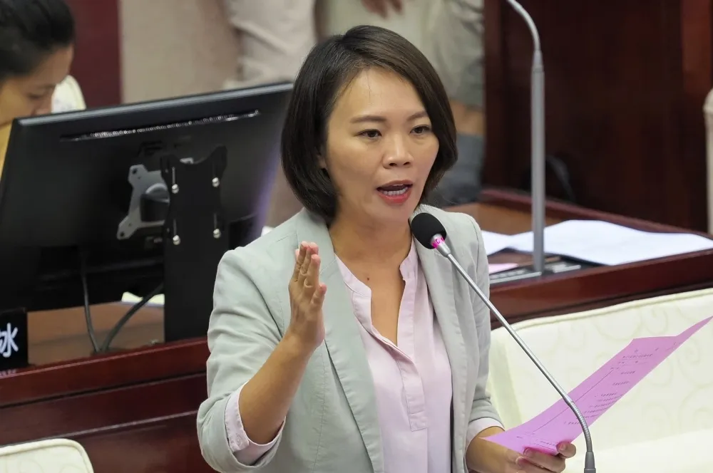 揭專家建議北市府「分開招標」遭無視　簡舒培轟柯文哲賤租北士科
