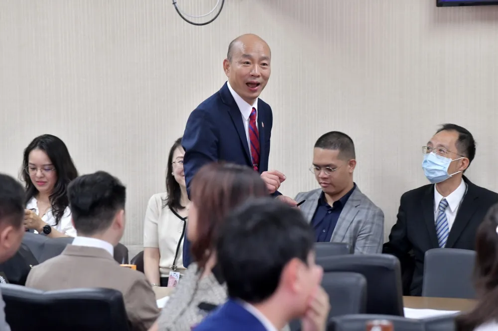 韓國瑜親赴台灣民主基金會　董事會決議廖達琪任執行長