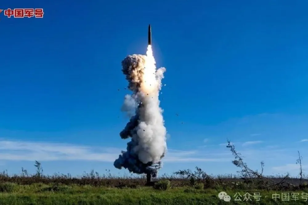 解放軍朝太平洋發射洲際彈道飛彈　國防專家分析：意在對美傳訊號  