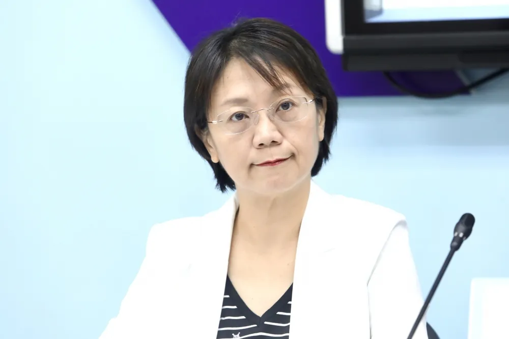 翁曉玲提「拉高釋憲門檻」立院逕付二讀　綠營：癱瘓憲法法庭