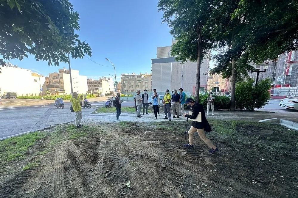 「明鳳公園」雜草叢生孳生小黑蚊　議員李雅靜籲台糖正視民意