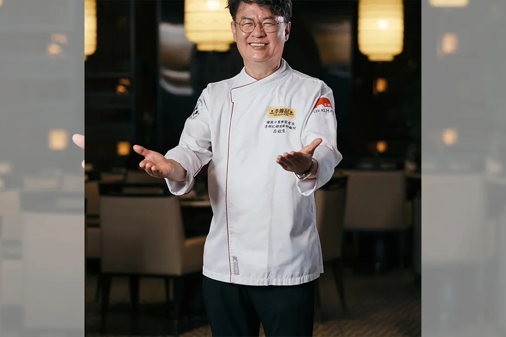【Netflix 黑白大廚】白湯匙中餐大師「呂敬來」IG、YT、經歷總整理！身為台灣人中文流利、持中華民國護照　曾來台吃爆「這些美食」