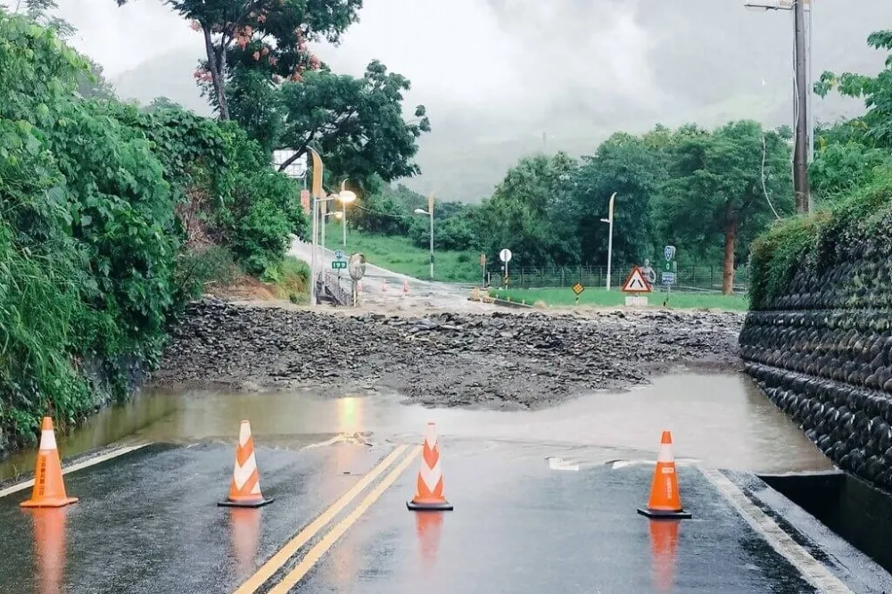 南橫公路台東初來路段坍方　雙向道路中斷進行搶修