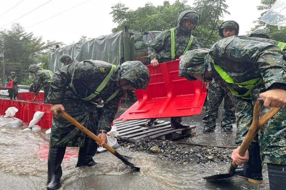 因應山陀兒侵台 第三作戰區出動百人救災 