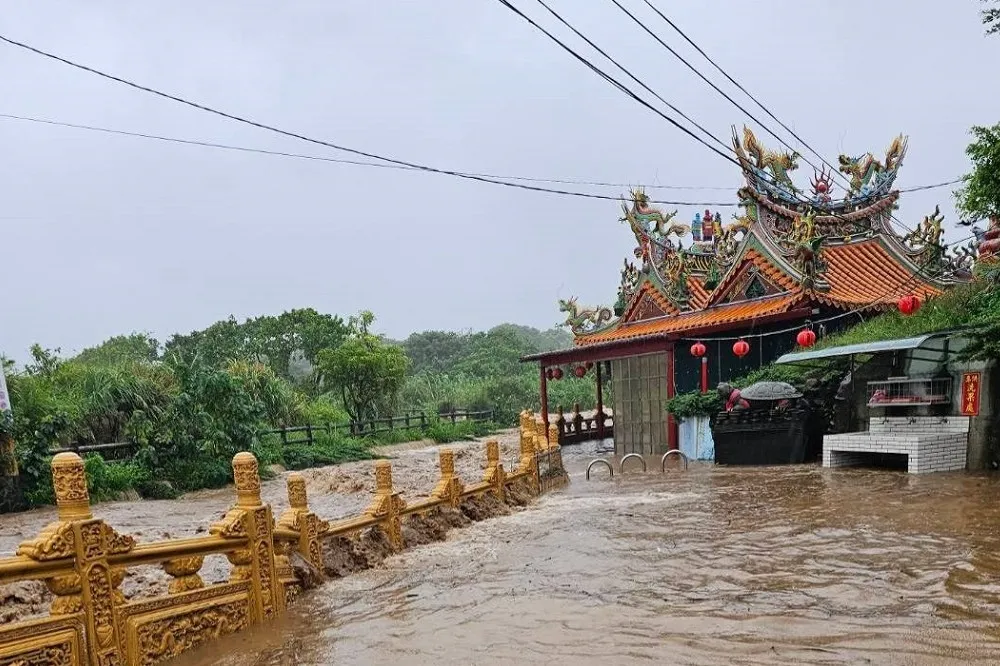 不斷更新／雨太大多處土石崩落　新北「這4區」5日停班課
