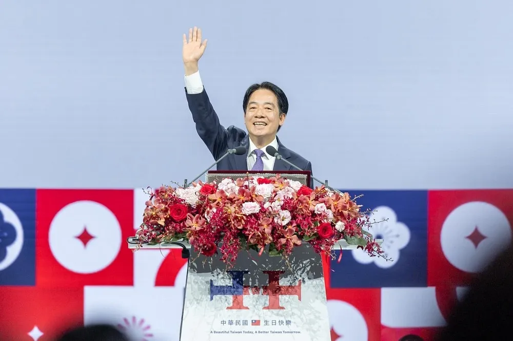 【有片】賴清德「祖國論」酸撈金藝人　小粉紅崩潰PO片被官方秒刪
