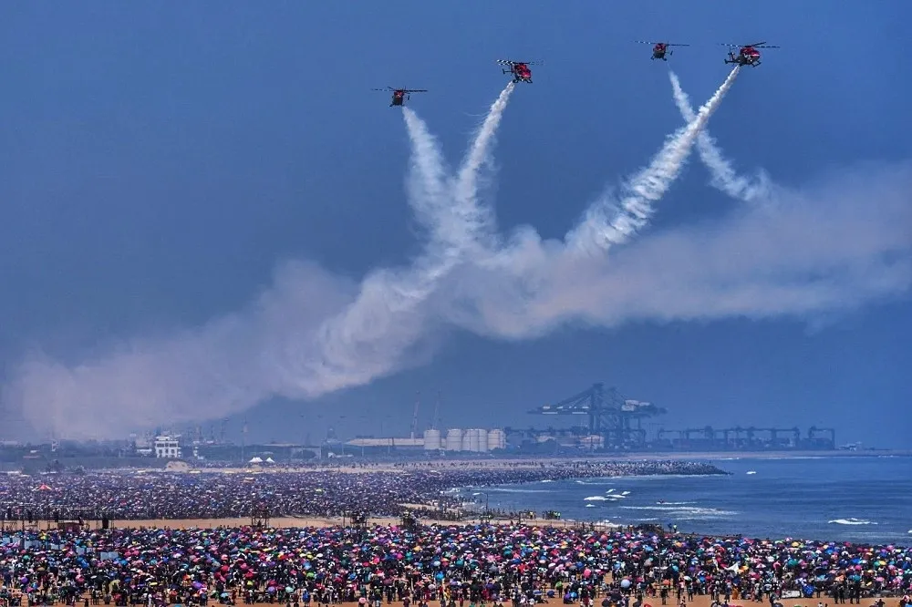 【有片】150萬人衝印度空軍航空秀　現場無供水5人熱死