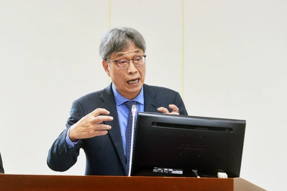 「班班有鮮乳」加重學校負擔　農業部長：研議改發鮮乳券