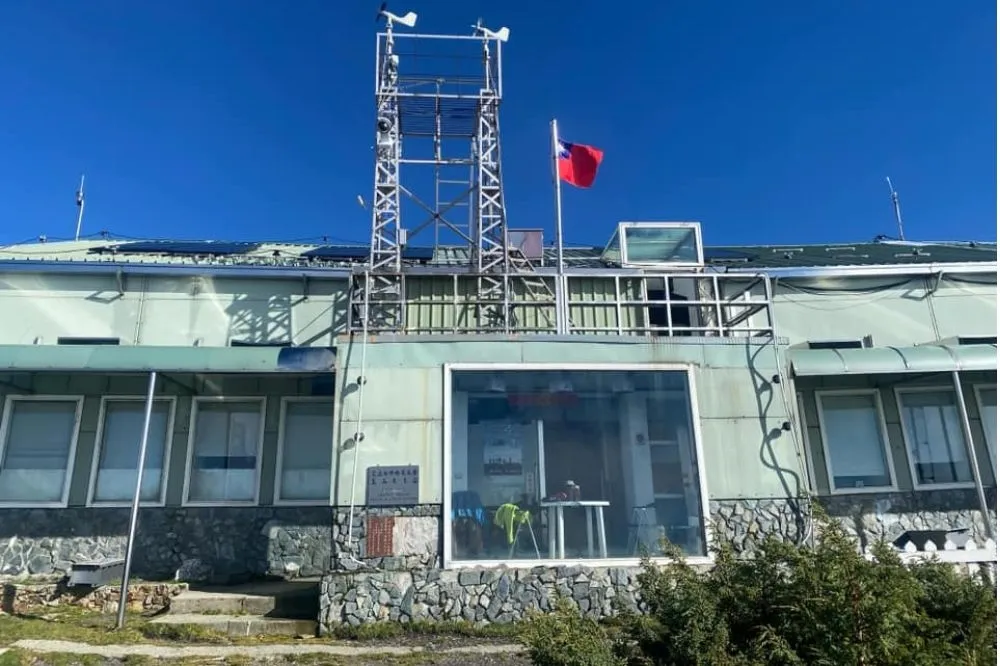 全台最高升旗在這裡！　鄭明典曬玉山國旗照全網嗨喊生日快樂