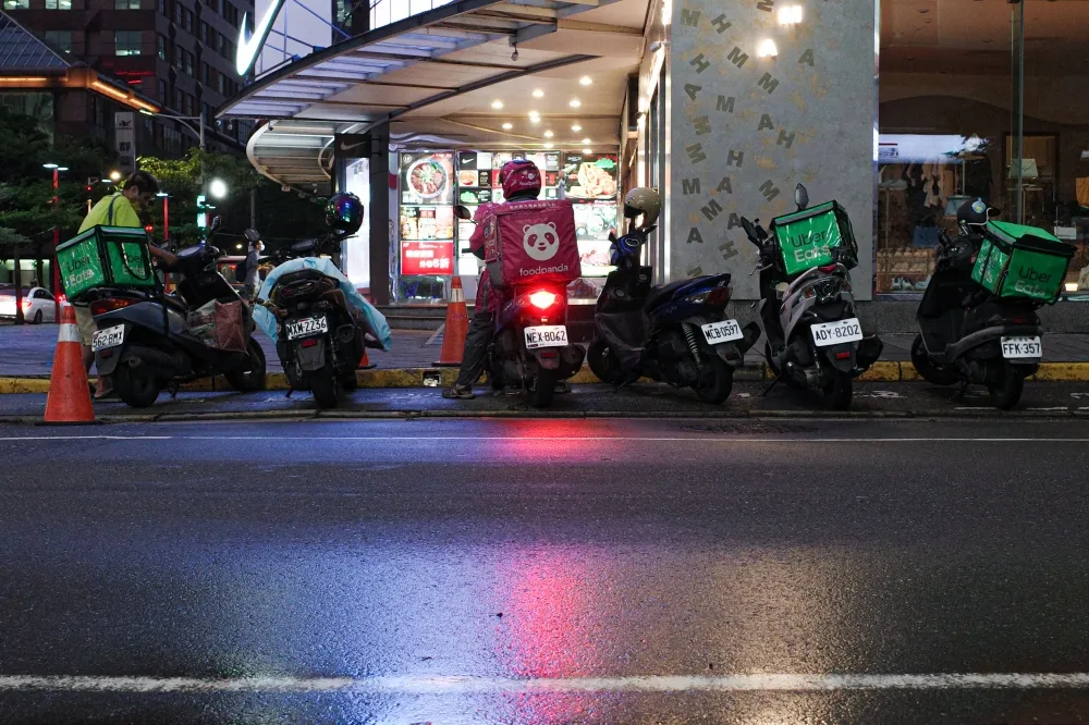 交通部修法保障外送員　可加收等待費、樓層費及夜間加成