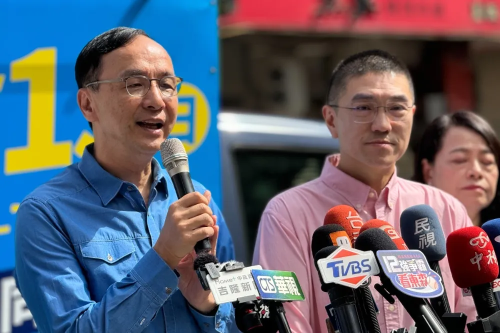 陪謝國樑掃街反罷免　朱立倫：朝野合作從基隆開始