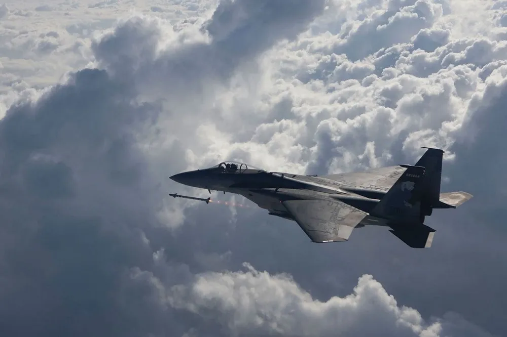  【有片】更新短程打擊能力　美海軍增購最新構型「響尾蛇飛彈」