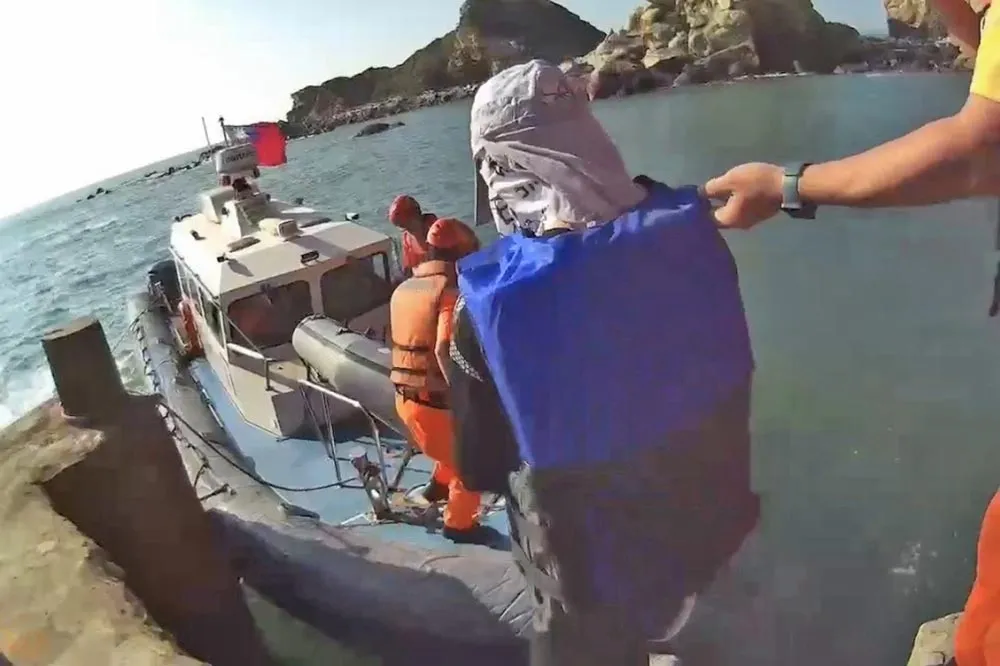 這麼巧？中國偷渡客突圍來台　海巡署：疑配合軍演進行灰色地帶侵擾