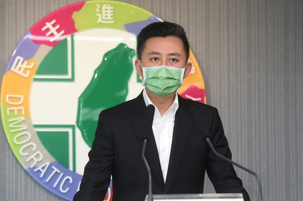任內有官員收賄卻不准記者寫　前新竹市長林智堅提告求償20萬元吞敗　