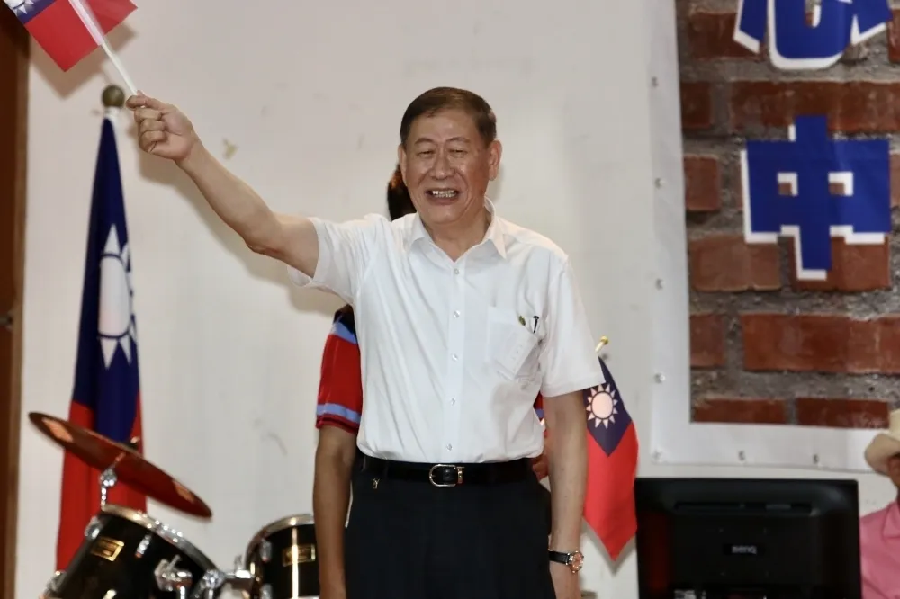 在香港聽中共國歌　臧幼俠站也不是坐也不是
