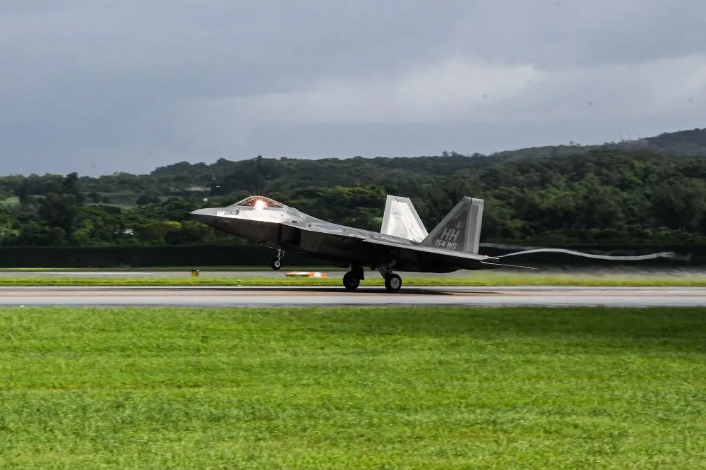 美日「利劍」聯合演訓登場　美軍先進五代戰機F-22、F-35陸續進駐