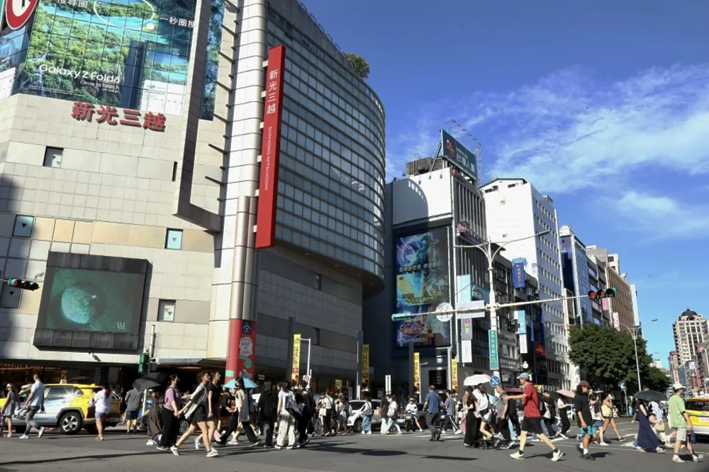傳產外銷動能趨緩　9月景氣燈號降至「黃紅燈」