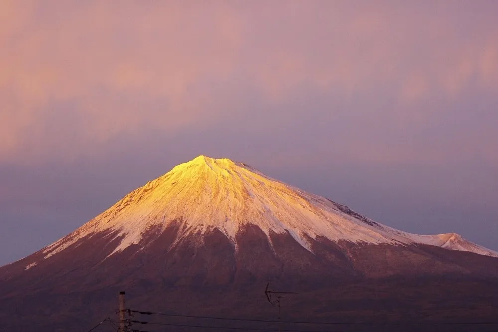 日本富士山頂10月底竟無片雪　130年來首見