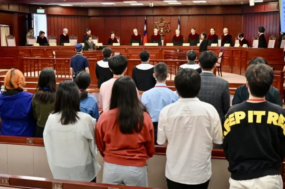 投書：藍白停滯憲法法庭這招有效　人民釋憲權益就毀了