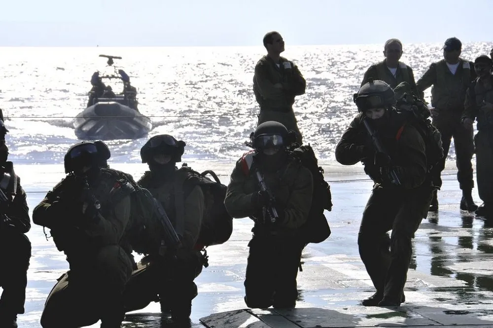【有片】以色列海軍突擊隊兩棲登陸黎巴嫩北部　逮捕真主黨海上武力官員