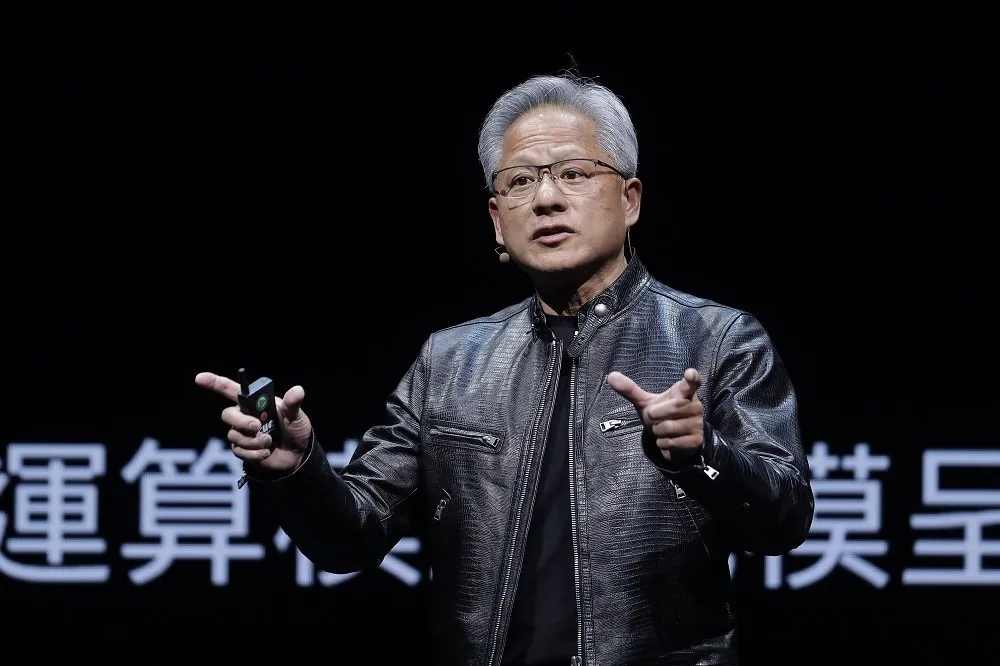 輝達晶片搶破頭　黃仁勳要求SK海力士提早6個月交付HBM4