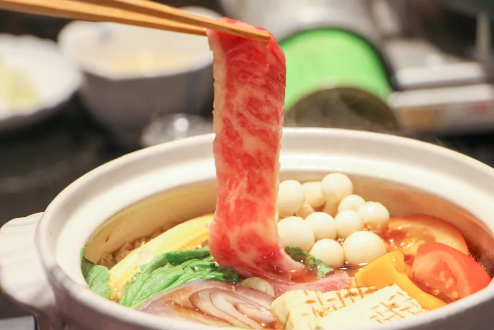秋冬吃火鍋，你最愛哪款湯底？特色火鍋熱門湯底 TOP 10 出爐　前 3 名竟沒牛奶鍋