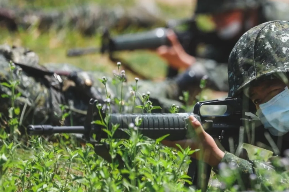 【軍營傳槍響】靶場撿到空包彈！義務役男躲廁所開槍　六軍團調查究責