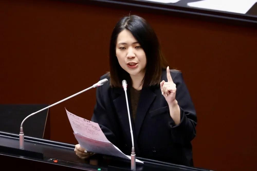 徐巧芯稱抓到陳玉珍斷牙禍首　賴惠員反駁：真兇是邱鎮軍