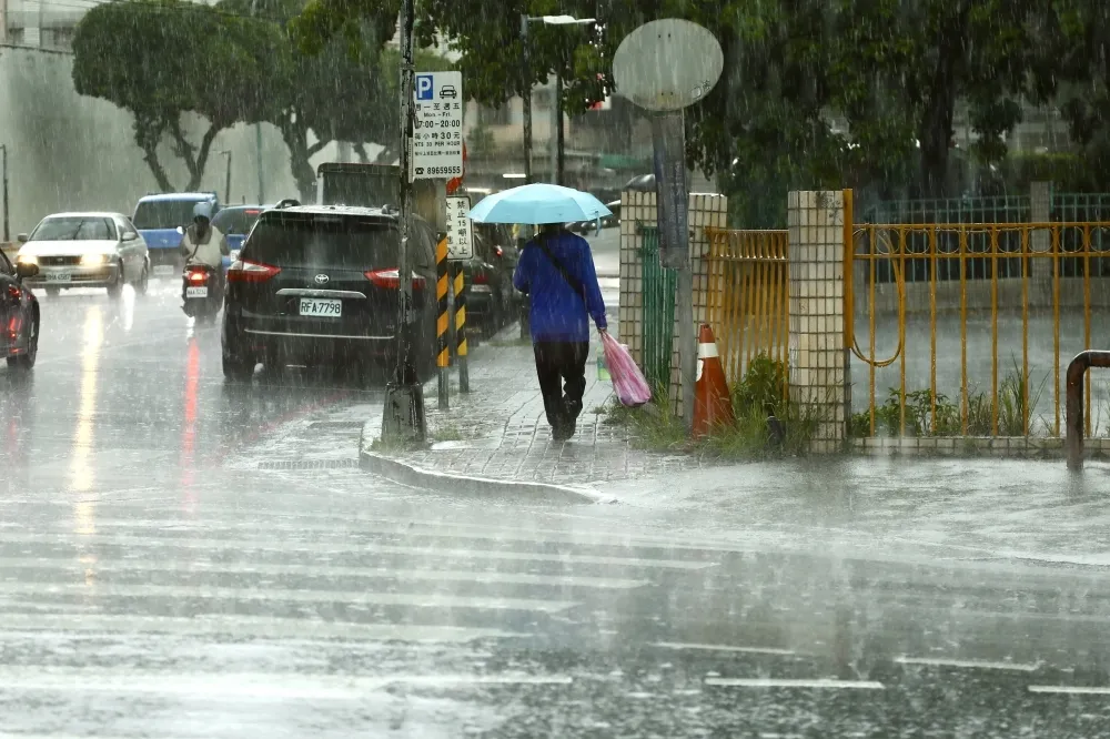 颱風銀杏轉強颱　全台濕涼東北部慎防豪雨