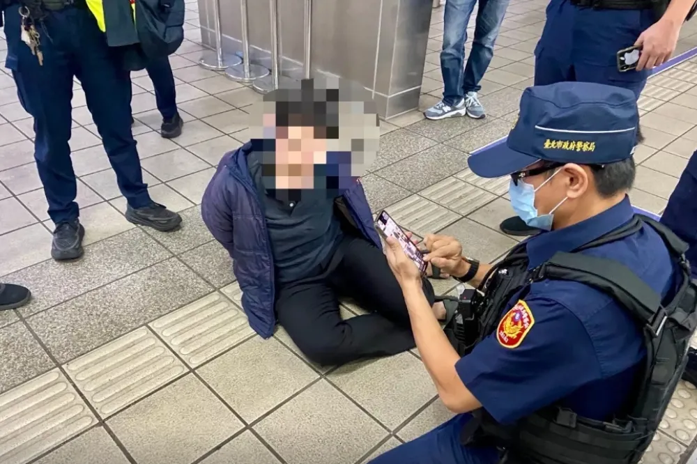 北捷濺血案！女子攻擊男學生遭羈押　犯案原因曝光「我聽到他說我壞話」