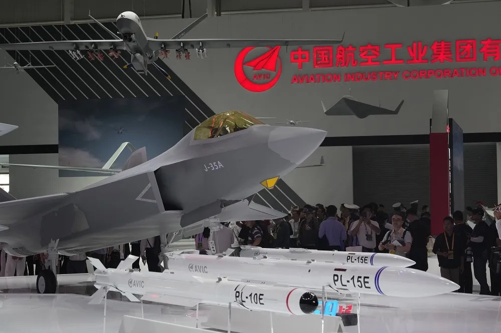 【有片】中國珠海航展殲-35、直-20亮相　挑戰美國制空、潛艦打擊能力
