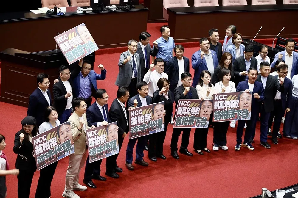  《NCC組織法》修正案三讀通過「關巧門」　翁柏宗12/1將下台